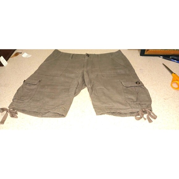 Old Navy Brown Linen Bermuda length Cargo Shorts 4 - Picture 1 of 3